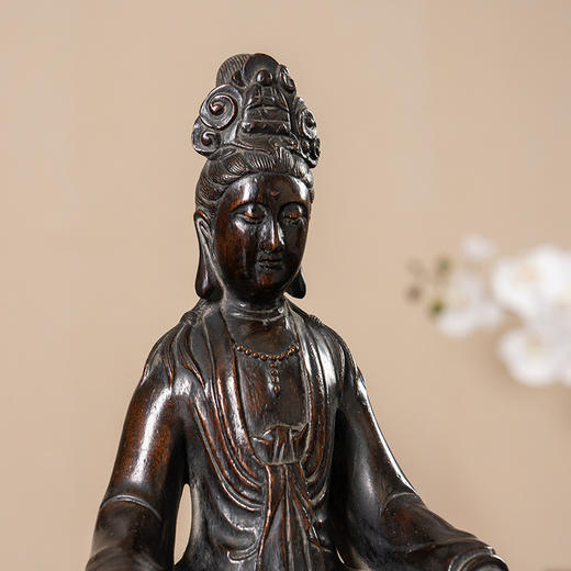 清 沉香木雕持卷观音 商品图2