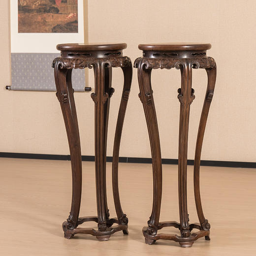 清 红木镶瘿木云纹三弯腿五足带托泥圆香几（一对） 商品图4