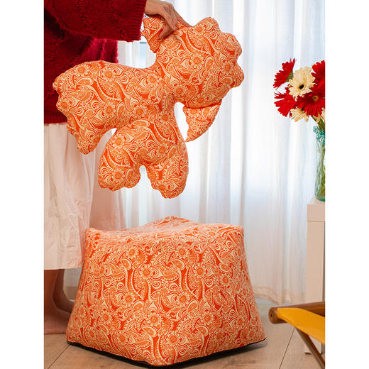 剪纸系列异形抱枕靠垫圆柱睡抱枕金鱼蝴蝶春节喜庆新中式棉可拆洗 商品图5