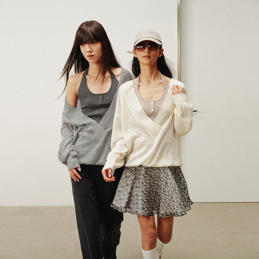 NUTH 假两件宽松深V领毛衣针织衫女 灰色/米白色（发货时间同步天猫） 商品图7