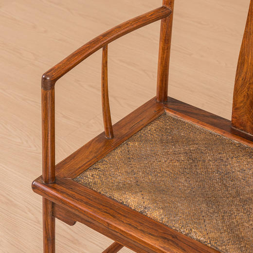 清 黄花梨螭龙纹南官帽椅（一对） 商品图1