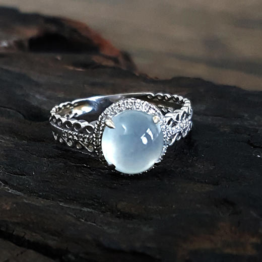 【天然正品】AU750白金镶钻镶天然冰种白色蛋面翡翠戒指211124NJ13 现售价：1980 商品图4