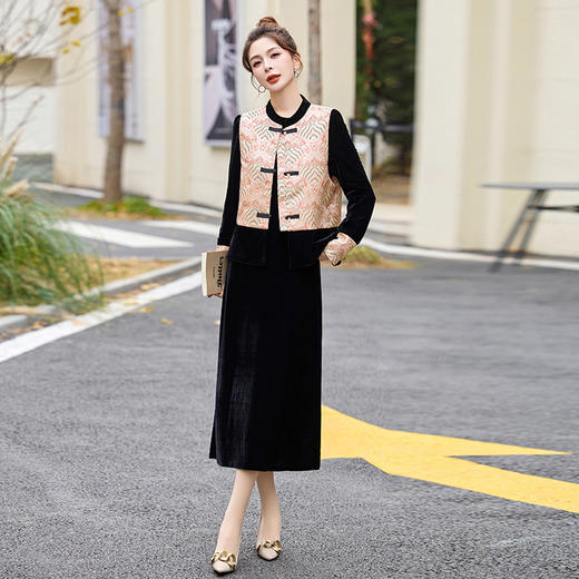 TZW-2025春季新款民族风两件套裙新中式提花马甲丝绒连衣裙时尚休闲套 商品图0