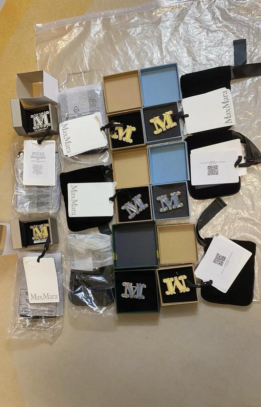 国内现货MaxMara珐琅胸针520元配防尘袋 商品图0