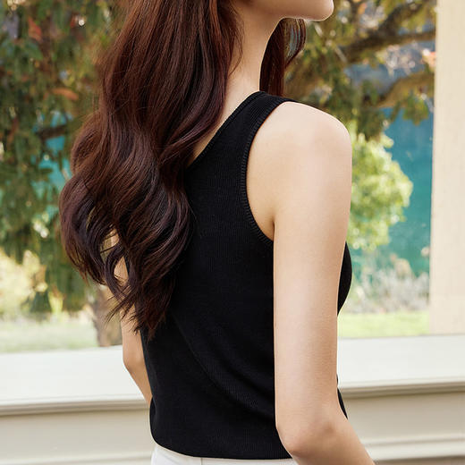 玳莎V领针织吊带背心女2025年春季新款修身销售百搭内搭打底上衣  FA33004 商品图3