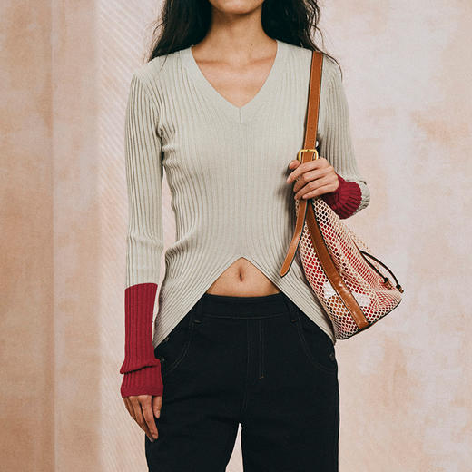 NUTH 撞色袖口修身不规则下摆针织衫V领上衣女黑灰/深浅蓝/红米色 商品图1