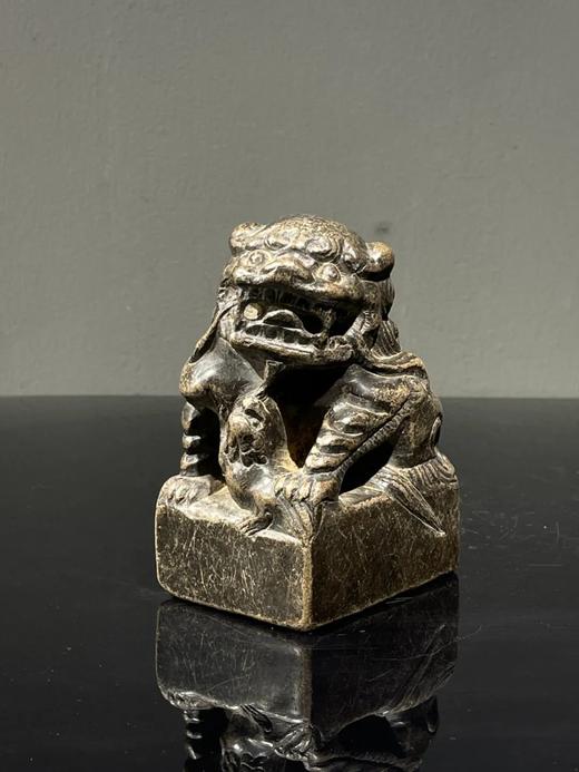 青石子母瑞狮案头摆件，顺丰包邮 商品图2