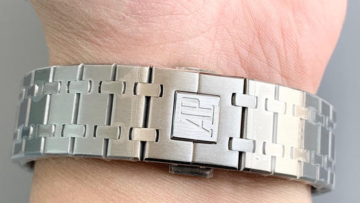 ZF回馈新老客户，打造具性价比AP钢王——爱彼皇家橡树15202系列腕表39毫米直径的不锈钢表壳，搭配镌刻Petite Tapisserie小型格纹装饰图案的表盘 商品图10