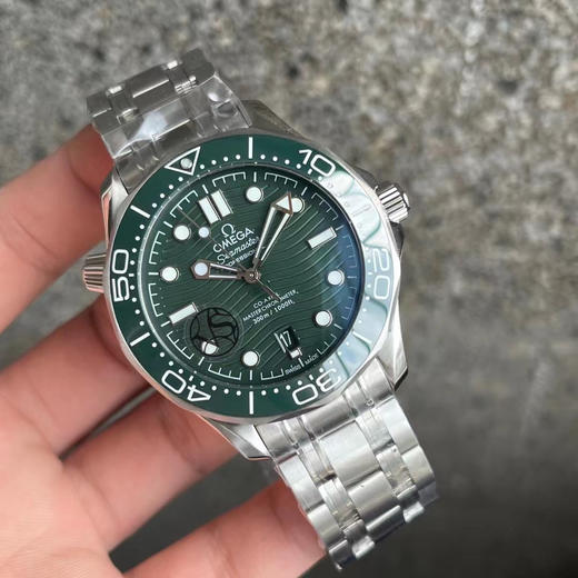 目前TOP版本❕❕匠心之作‼️‼️OR Factoy 2024年新品绿海马30042mm精钢表壳，单向旋转抛光绿色陶瓷表圈，搭配采用激光技术镌刻波纹图案的绿色抛光陶瓷表盘 商品图8