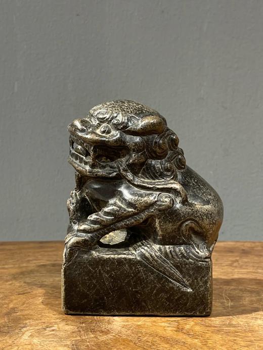 青石子母瑞狮案头摆件，顺丰包邮 商品图3