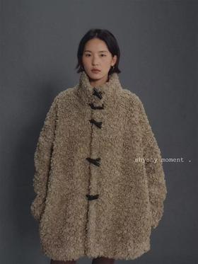 shyshystill/shy202412002/复古圈圈毛牛角扣皮毛一体保暖蓬松外套