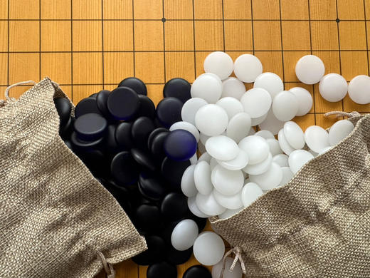 琉璃玲珑单面凸亚光蓝白围棋棋子+金丝栗木罐 商品图3