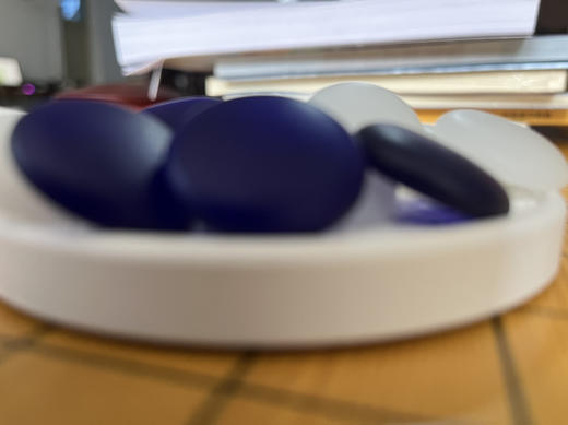 琉璃玲珑单面凸亚光蓝白围棋棋子+金丝栗木罐 商品图5