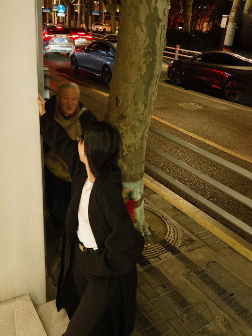 HOSIKARI｜HO22AW29BK 黑色羊绒⼤⾐外套  [ 黑 ] 商品图2