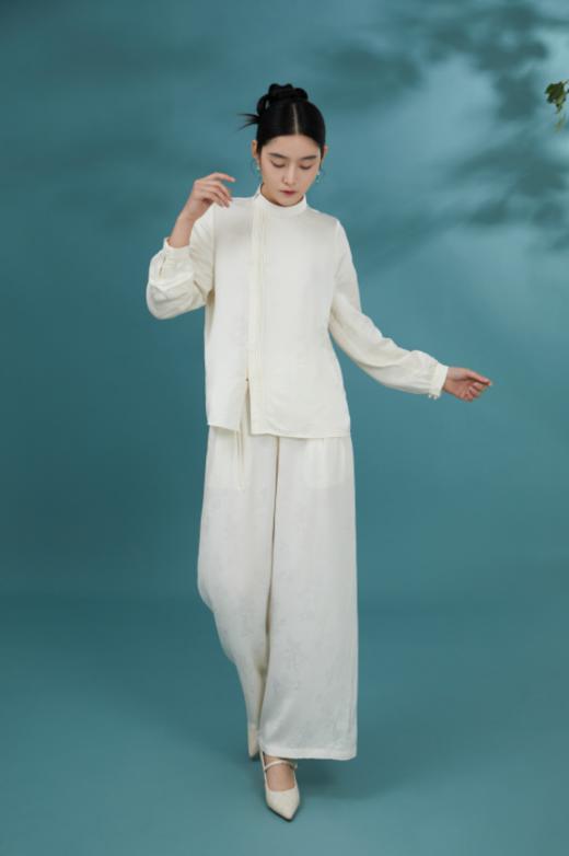 荷言 GL 沐华 人丝提花小立领风琴褶新中式上衣 商品图3