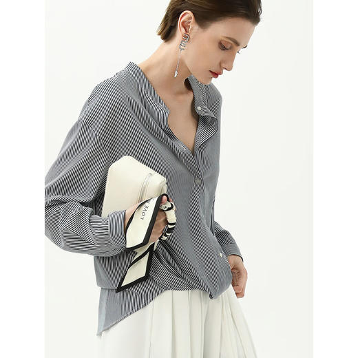 COCOBELLA设计感条纹拧花衬衫春夏通勤休闲小立领上衣SR3196 商品图3