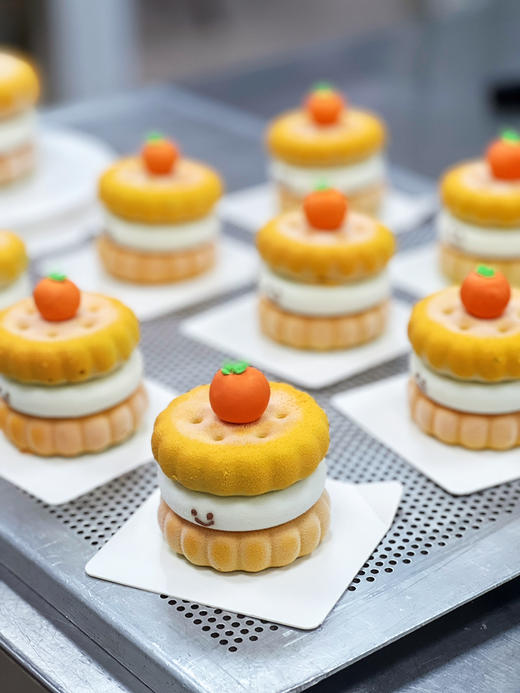 emoji大橘大利（开心果树莓酸奶慕斯） 商品图1