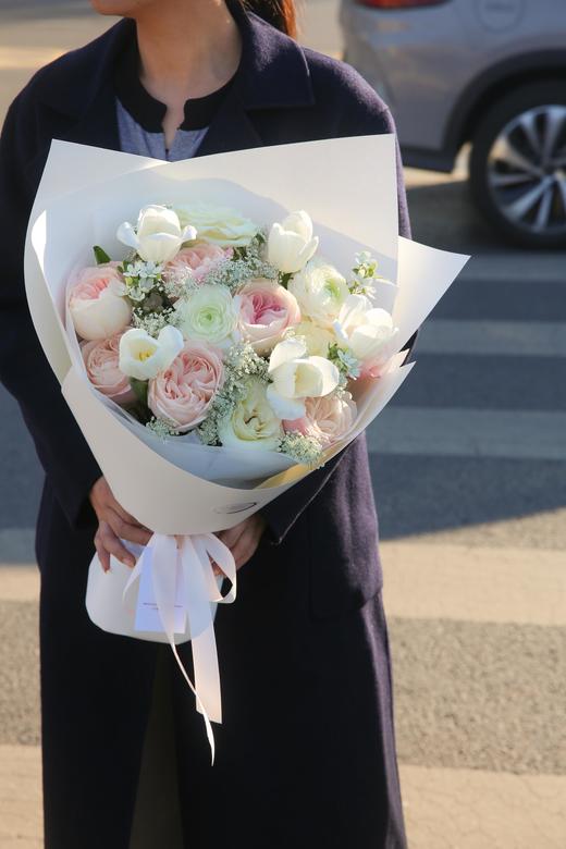 凯瑟琳玫瑰混搭花束 商品图2
