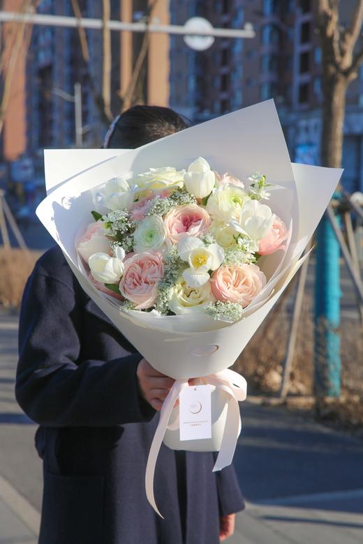 凯瑟琳玫瑰混搭花束 商品图1