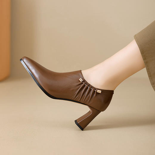 时尚别针高跟鞋，软羊皮粗跟尖头鞋深口单鞋KT1691 商品图1