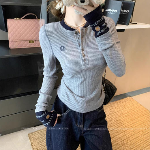 【99元2件】多巴胺撞色针织衫 早春2025设计感刺绣外穿修身显瘦上衣 商品图0