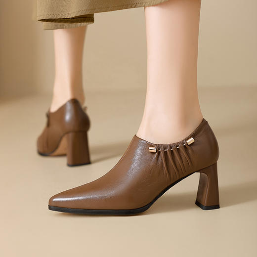 时尚别针高跟鞋，软羊皮粗跟尖头鞋深口单鞋KT1691 商品图0