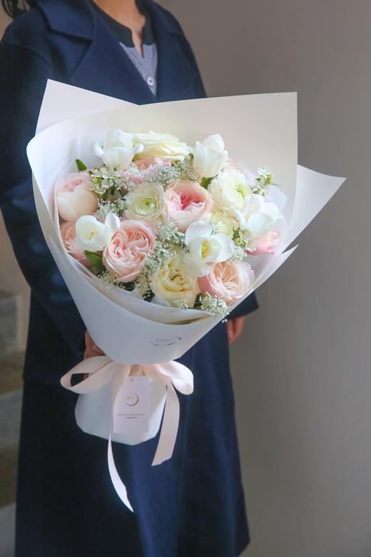 凯瑟琳玫瑰混搭花束 商品图0