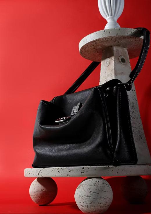 菲安妮托特大容量斜挎包 商品图0