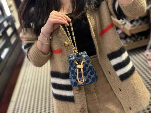 ¥ 840🇺🇸Coach新款香布雷链条⛓小废包手腕包，限量版加送🍒小吊坠，可爱小卡包零钱包，放不了🙅‍♂️手机📱 商品图6