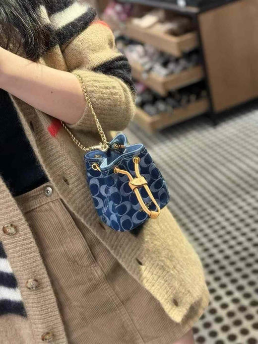 ¥ 840🇺🇸Coach新款香布雷链条⛓小废包手腕包，限量版加送🍒小吊坠，可爱小卡包零钱包，放不了🙅‍♂️手机📱 商品图8