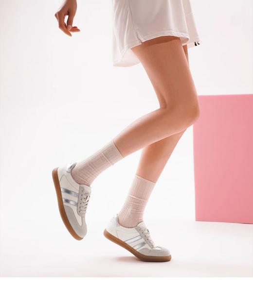 哈森休闲轻便德训鞋女2025春季新款彩色个性系带运动鞋HCS256110 商品图1