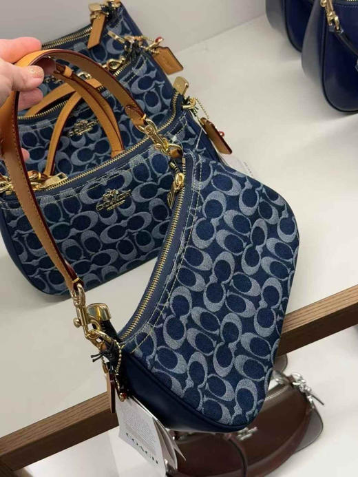¥2100🇺🇸Coach新款Teri 香布雷牛仔腋下斜挎两用包，配两根肩带，可腋下可斜挎，限量版加送🍒小吊坠 商品图1