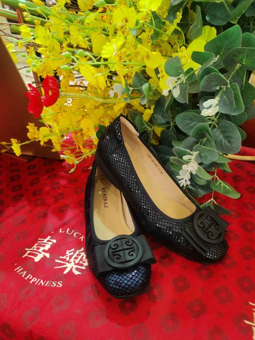 4楼罗密瑞姿压花女鞋 商品图0