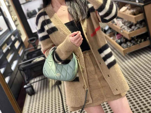 ¥1450🇺🇸Coach最新款Carmen羊皮软软糯糯月牙包，miumiu少女风，清新减龄 商品图6