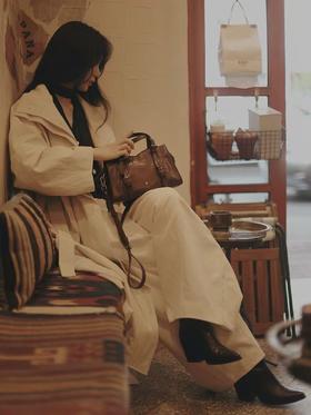 明治邮差包真皮复古大容量通勤