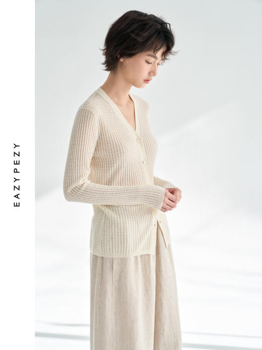 真丝羊毛V领镂空开衫 商品图1