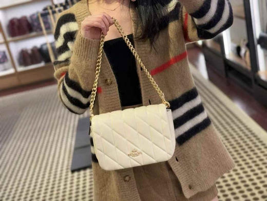 ¥2250🇺🇸Coach 新款Quinn系列羊皮压纹单肩斜挎包，配两条肩带 商品图3