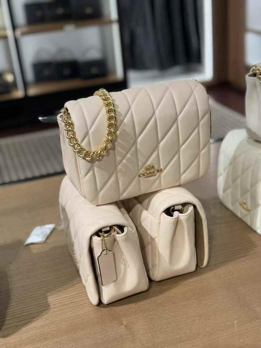 ¥2250🇺🇸Coach 新款Quinn系列羊皮压纹单肩斜挎包，配两条肩带 商品图2