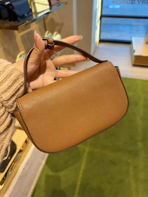 ¥1180🇺🇸TB Emerson新款小号手拎斜挎马鞍包，简约精致小巧实用。可以手拎可以斜挎❗️尺寸22*12*6cm 商品图4