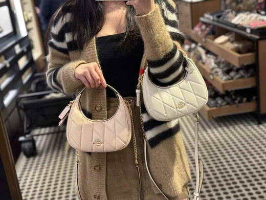 ¥1450🇺🇸Coach最新款Carmen羊皮软软糯糯月牙包，miumiu少女风，清新减龄 商品图5