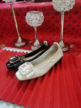 4楼罗密瑞姿平底漆皮瓢鞋