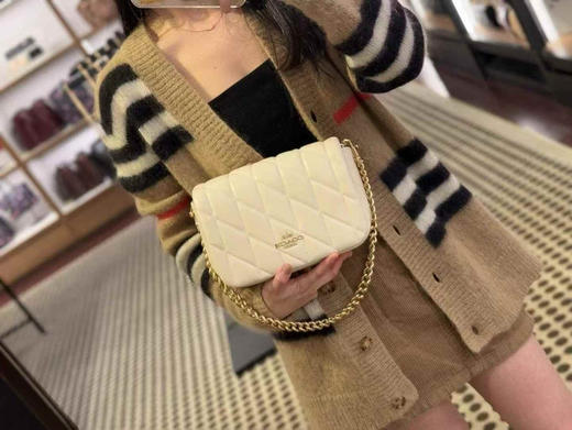 ¥2250🇺🇸Coach 新款Quinn系列羊皮压纹单肩斜挎包，配两条肩带 商品图4