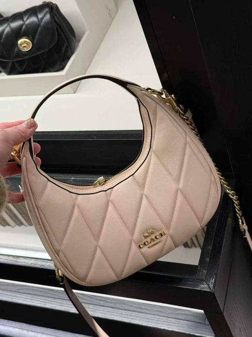 ¥1450🇺🇸Coach最新款Carmen羊皮软软糯糯月牙包，miumiu少女风，清新减龄 商品图2