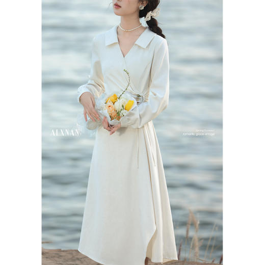 鹿向南「雾岛听风」气质V领杏色连衣裙L52987 商品图2