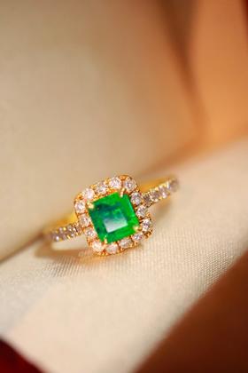 0.6ct刻面祖母绿戒指