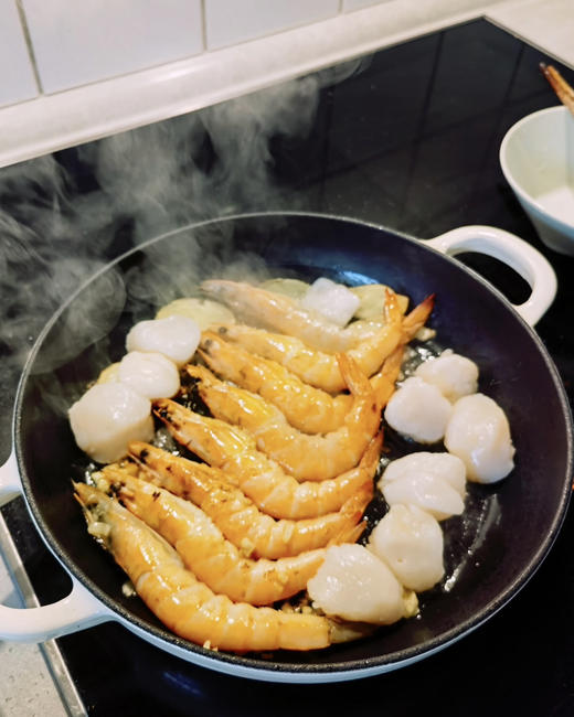 【多功能珐琅锅】原单出口SM*G铸铁锅珐琅锅26cm 加厚搪瓷不粘锅炒菜炖煮焖烧锅海鲜煲 电磁炉燃气通用汤锅 商品图1