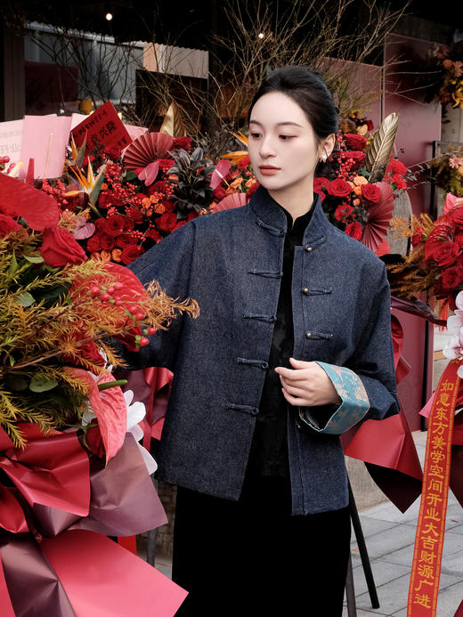 盛唐牡丹| 牛仔配喜鹊纹花锦缎袖口对襟外套 商品图1