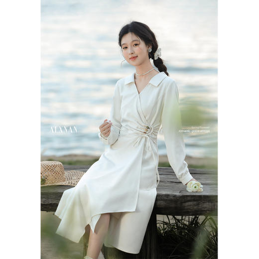 鹿向南「雾岛听风」气质V领杏色连衣裙L52987 商品图3