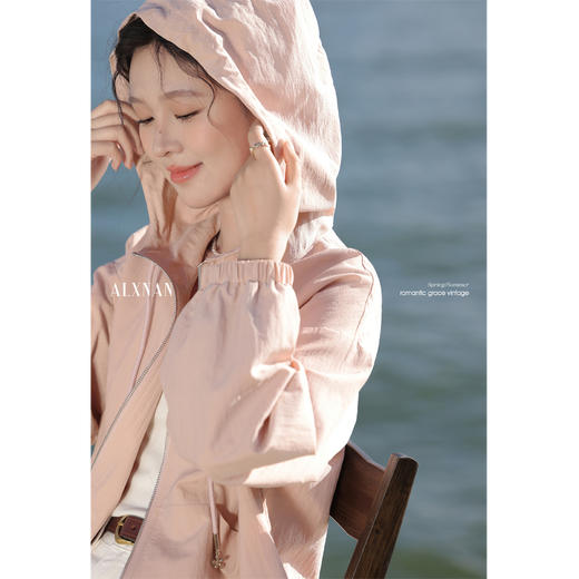 鹿向南~「栀子语」粉色连帽时尚短外套 商品图3