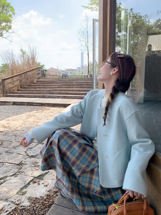 【269元任选2件】现货！成本巨贵，拍下包赚！法式蓝色爱心扣小香风短外套 商品图11